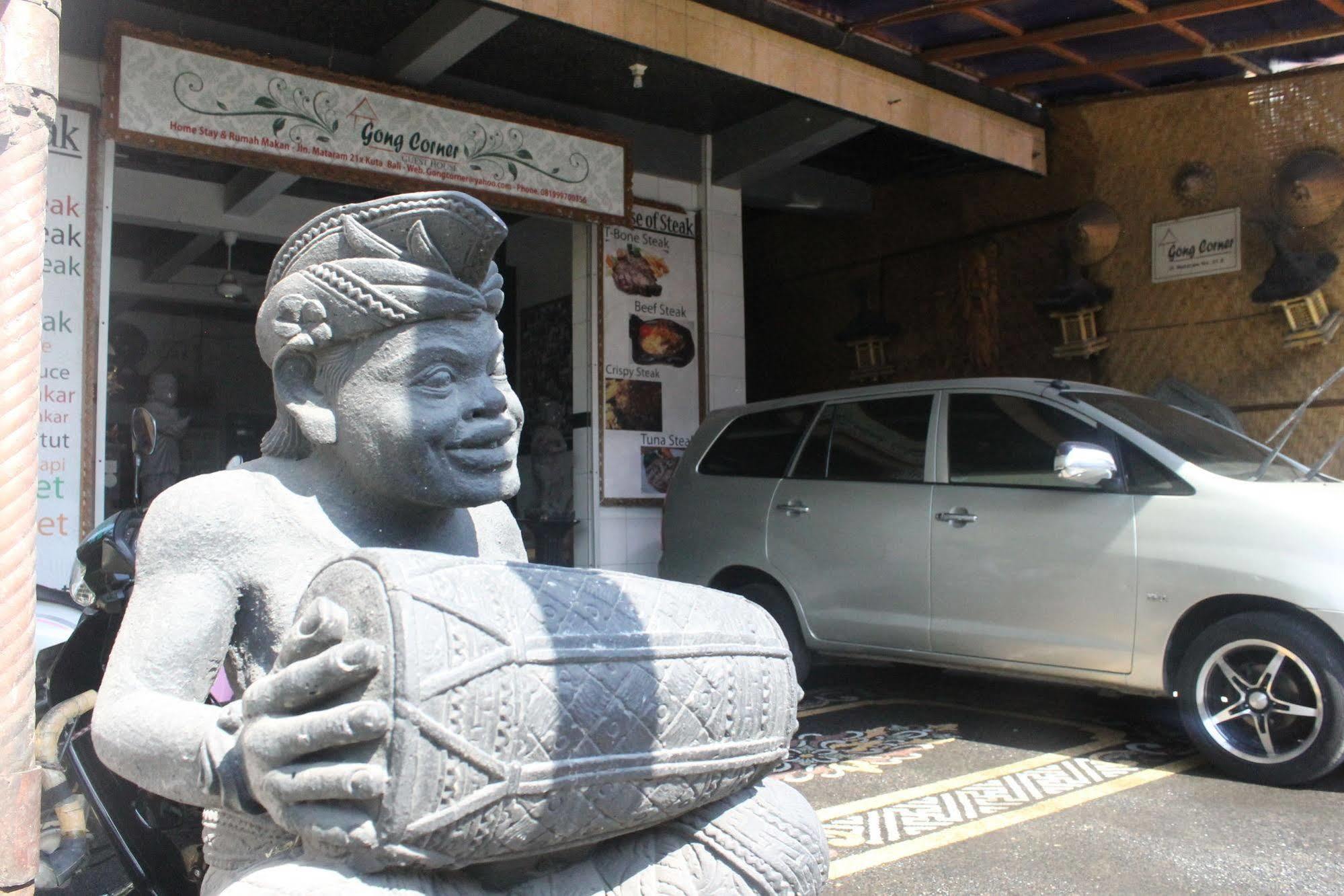 Vaccinated Staff - Oyo 3523 Gong Corner Homestay كوتا المظهر الخارجي الصورة