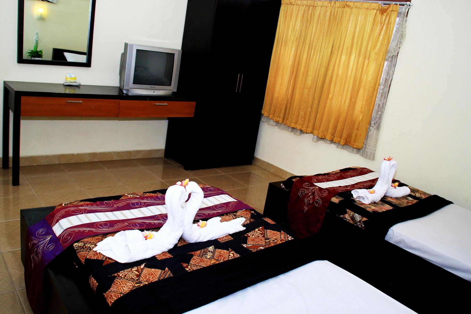 Vaccinated Staff - Oyo 3523 Gong Corner Homestay كوتا المظهر الخارجي الصورة