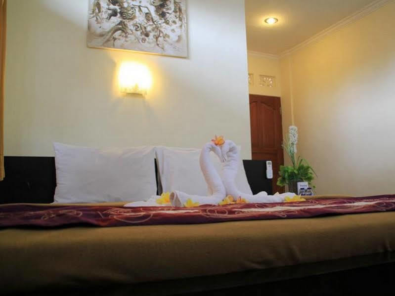 Vaccinated Staff - Oyo 3523 Gong Corner Homestay كوتا المظهر الخارجي الصورة