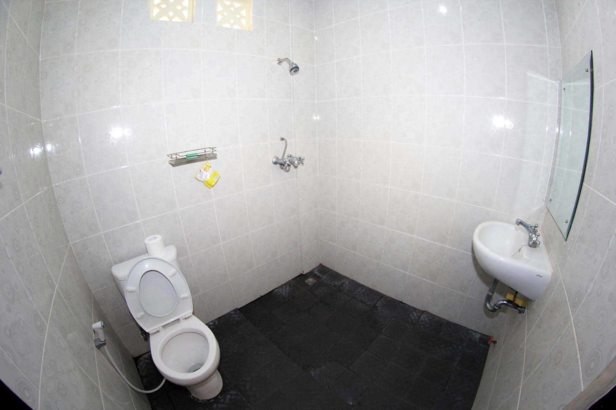 Vaccinated Staff - Oyo 3523 Gong Corner Homestay كوتا المظهر الخارجي الصورة