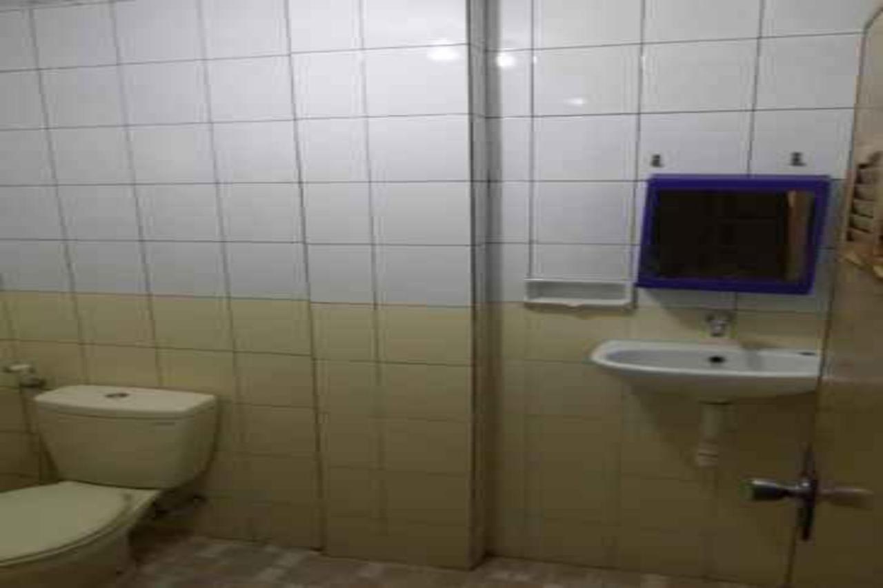 Vaccinated Staff - Oyo 3523 Gong Corner Homestay كوتا المظهر الخارجي الصورة